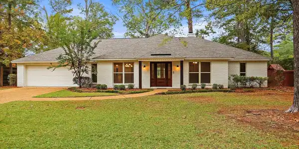 219 E Lake Drive