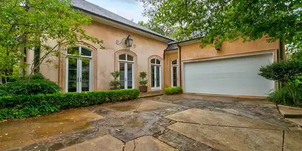 144 OVERLOOK PT DR
