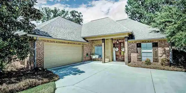 277 E PINEBROOK DR