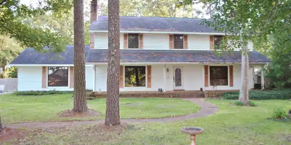 122 SWALLOW DR