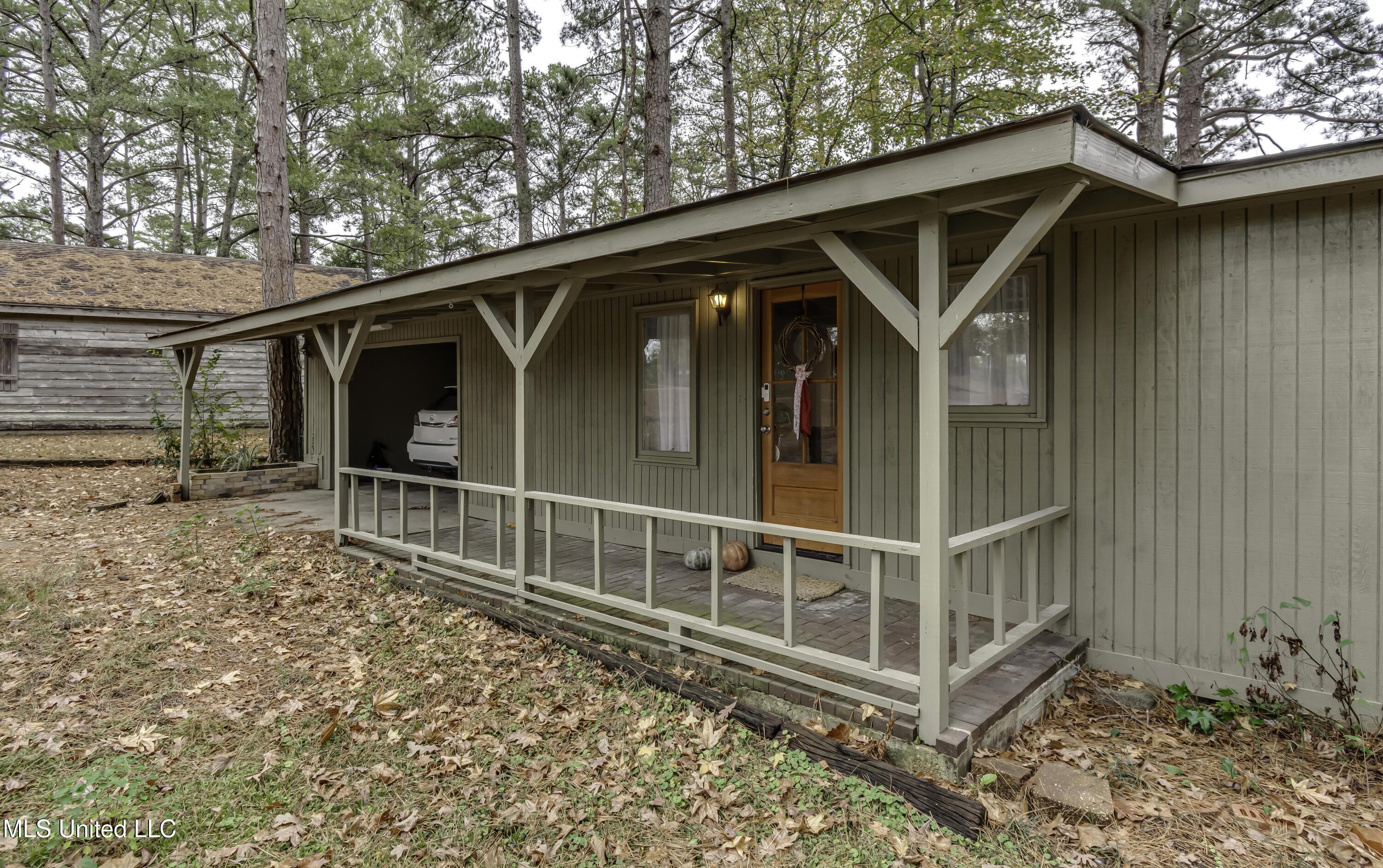 Image 4: 205 W Dewey Camp Dr--3