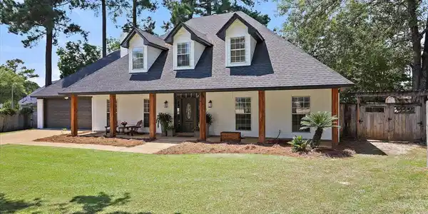 430 Bay Pointe Circle
