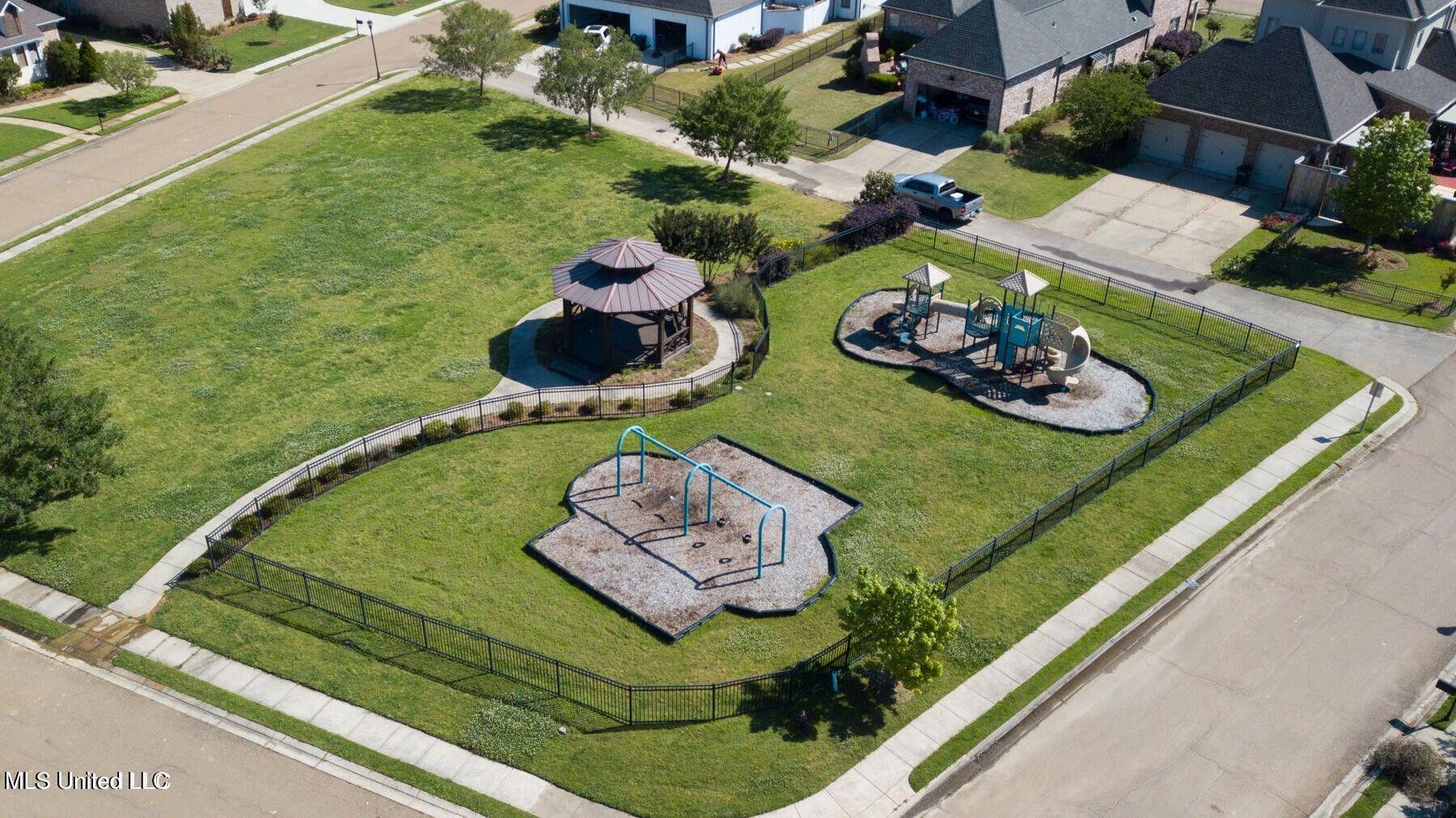 Image 4: Arbor Landing 5