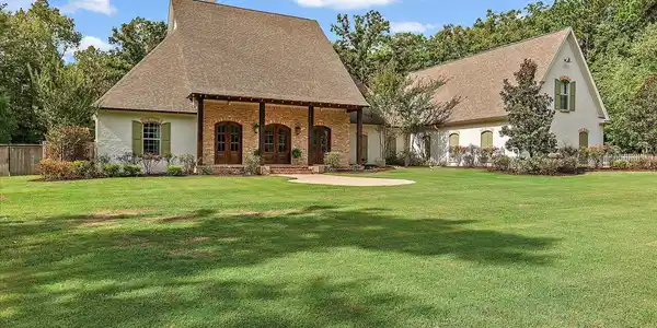 623 Forest View Lane