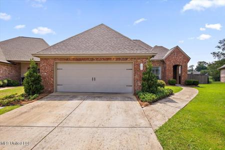 102 Hampton Chase