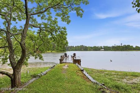 137 Lakeview Drive