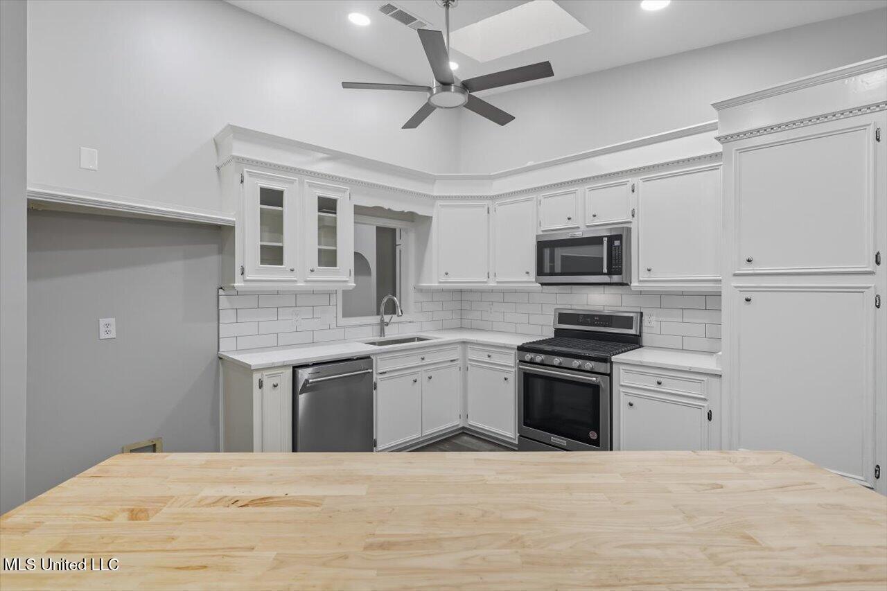 Image 3: 10-25 Moss Woods Cove _ Home Tours MS