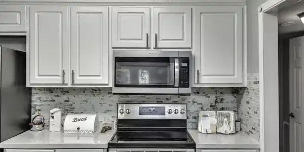 Image 3: Kitchen
