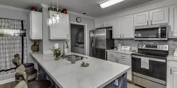 Image 4: Kitchen