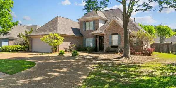 128 Bridgepointe Boulevard