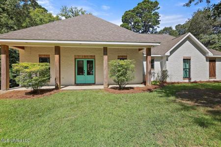 104 Pine Hill Circle