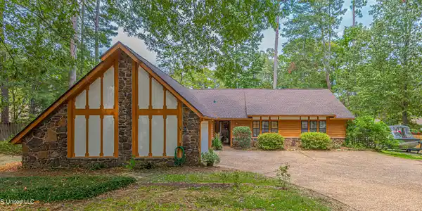 108 Woodglen Place