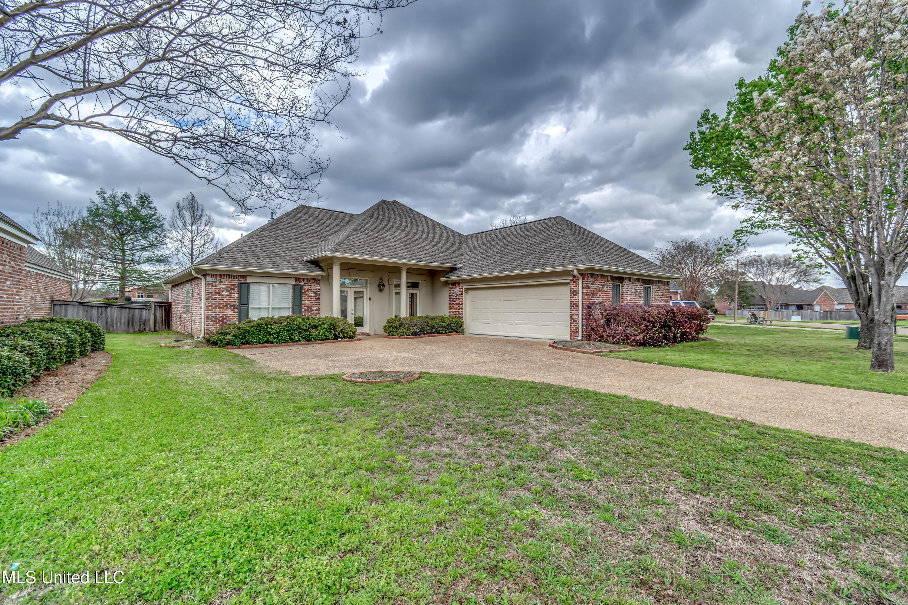 Image 2: 714 Danforth Dr-4