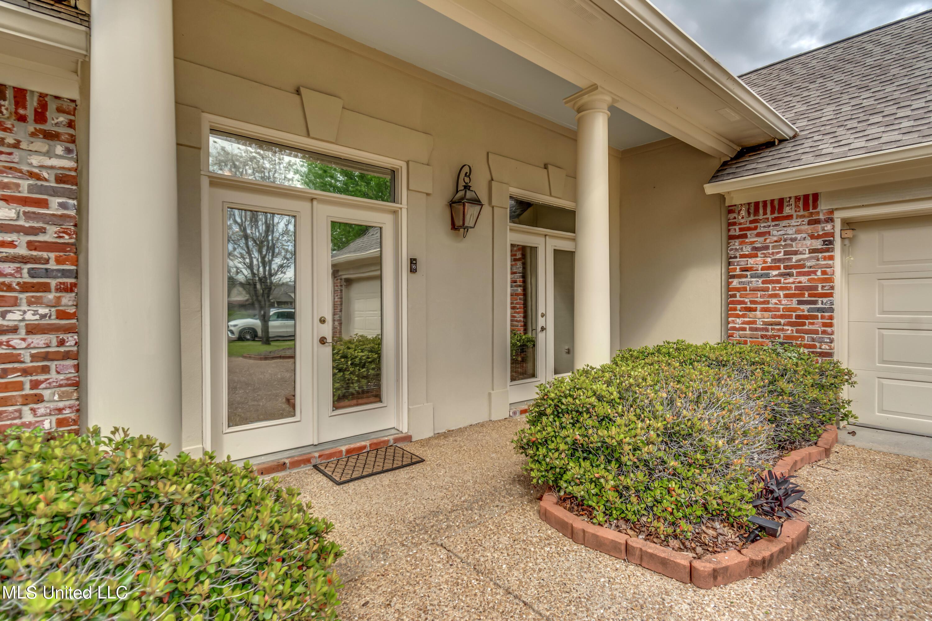 Image 4: 714 Danforth Dr-17