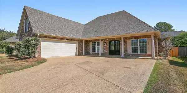 806 Highland Court