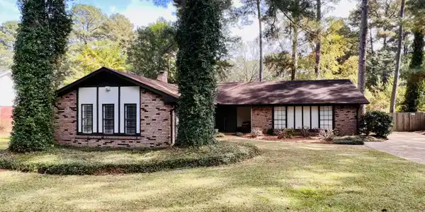 200 Lakeside Drive