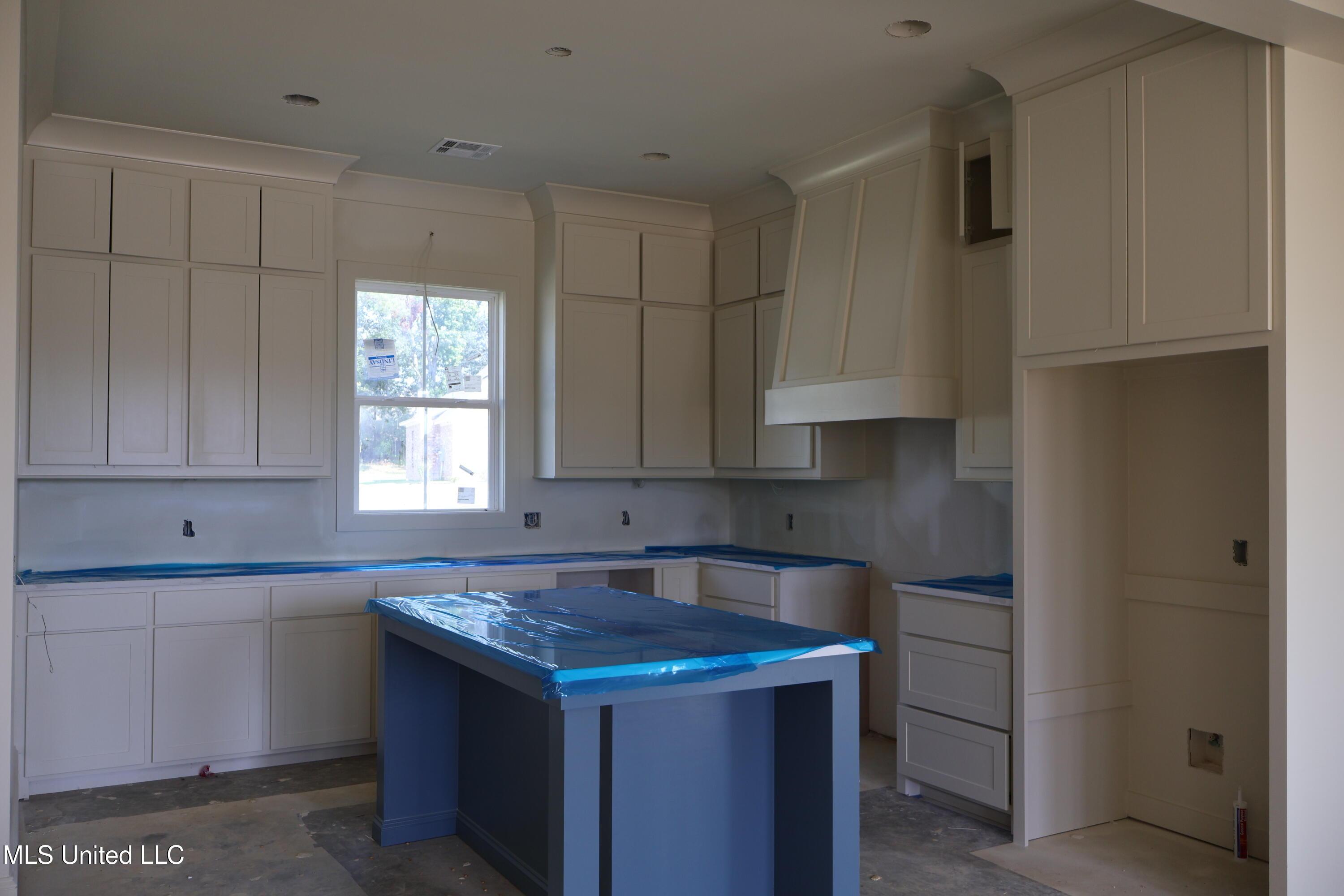 Image 2: 104 Kitchen