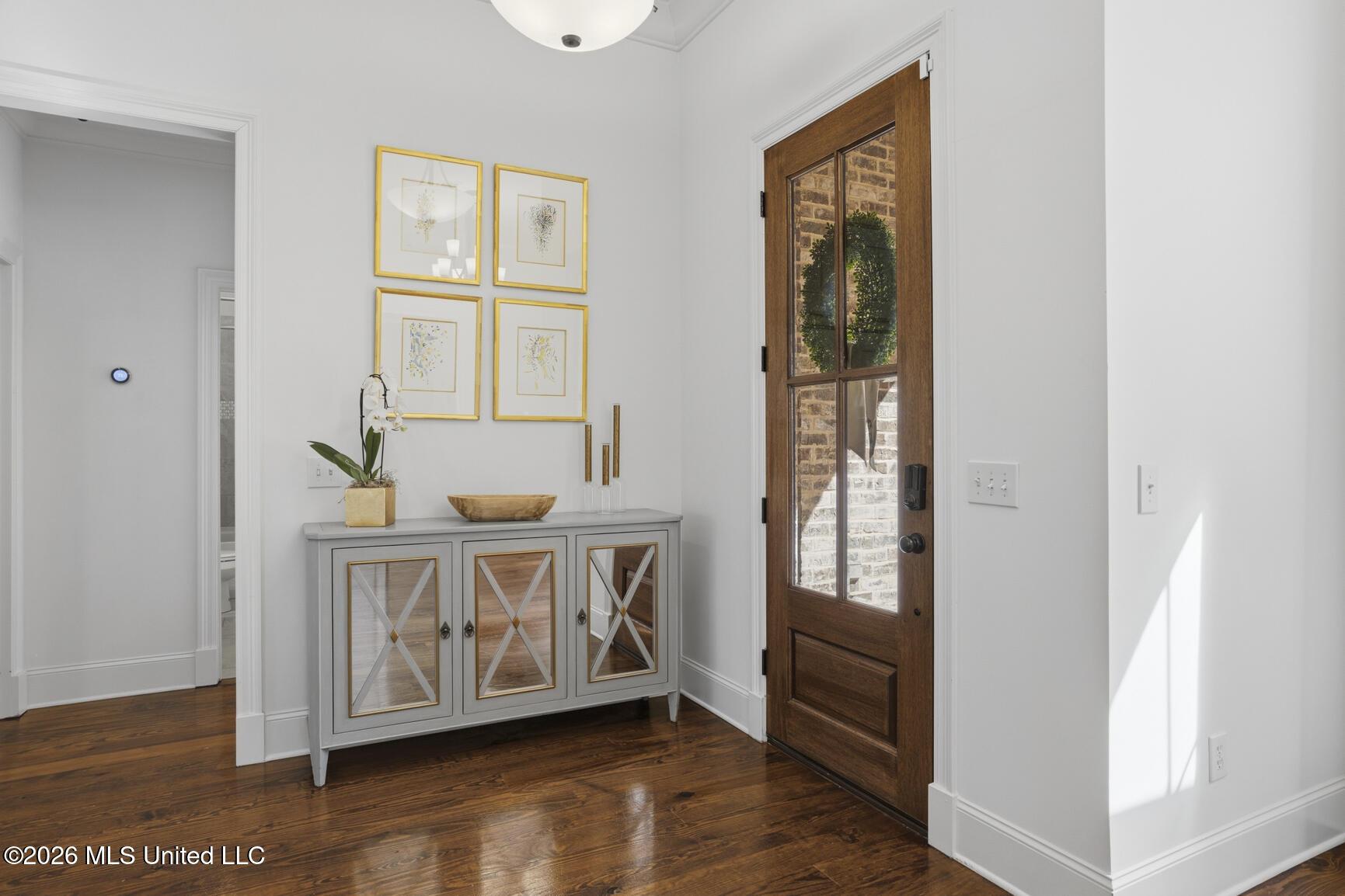 Image 3: Foyer Entry