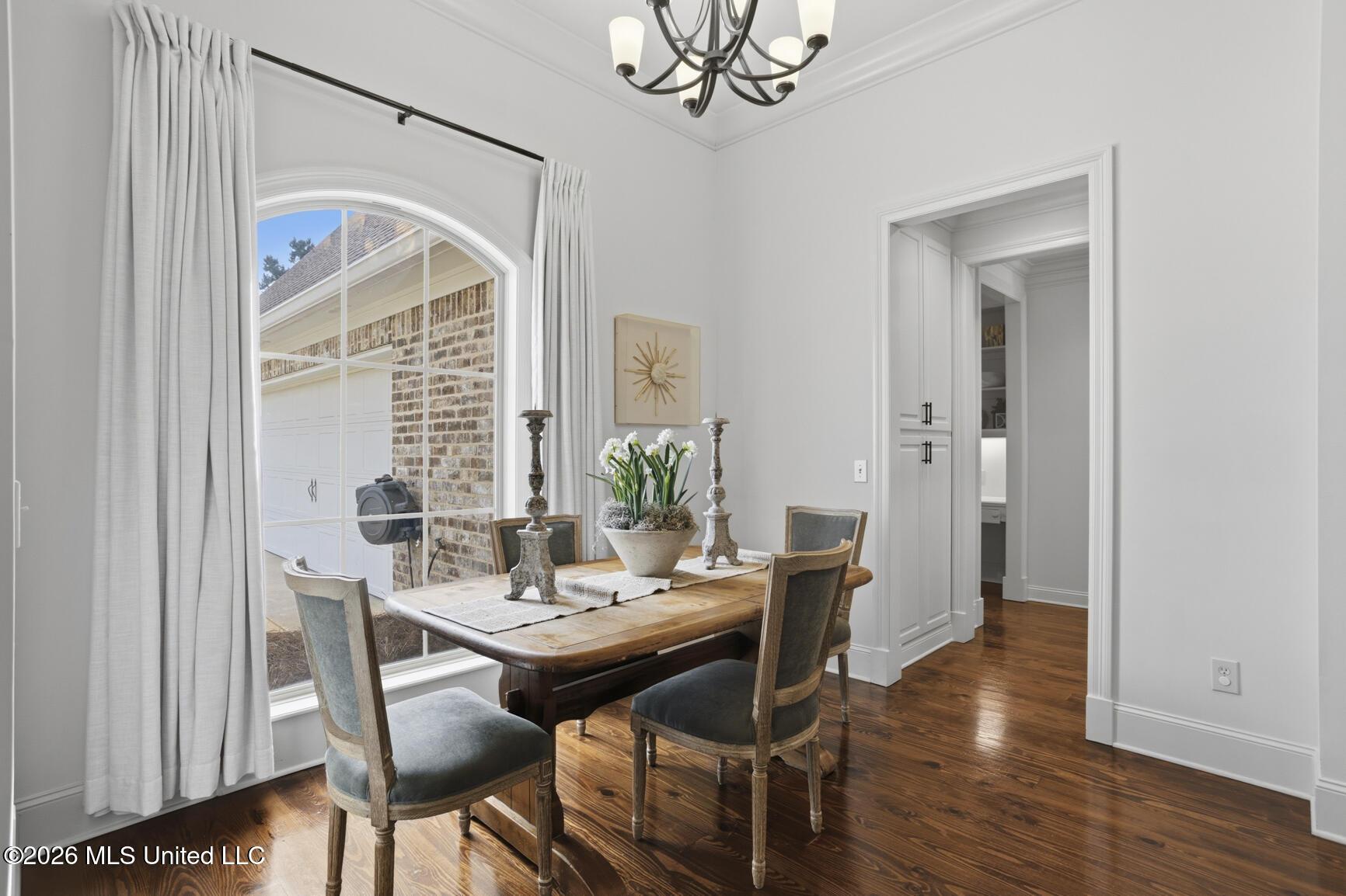 Image 4: Formal Dining