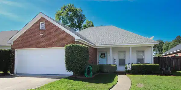 123 Brenhaven Boulevard