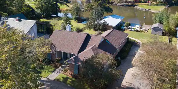 111 OAK DR