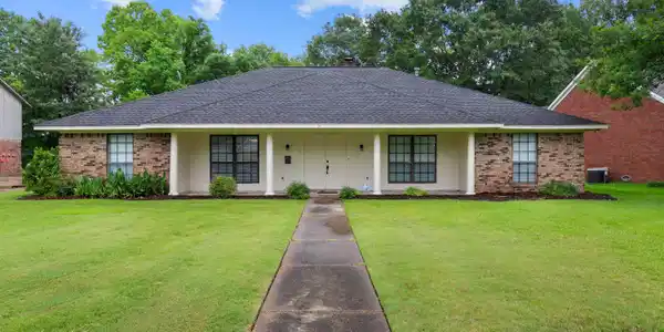 152 Westlake Drive