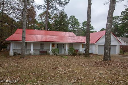 204 Lakeside Drive