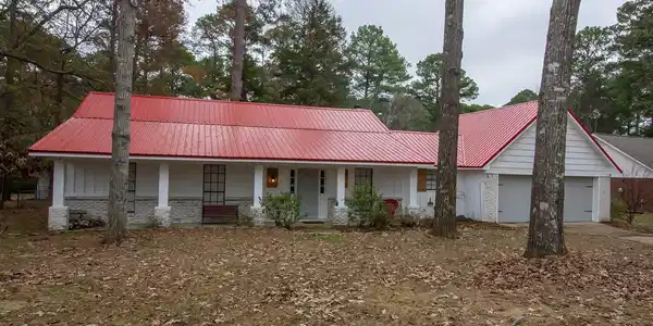 204 Lakeside Drive