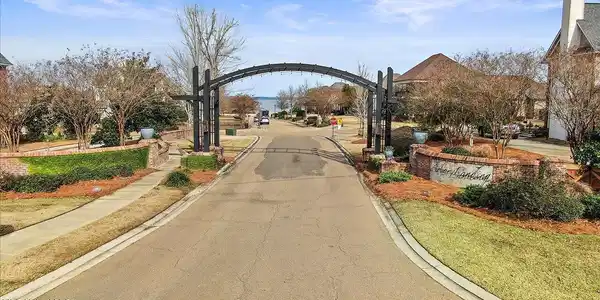 811 Arbor Point