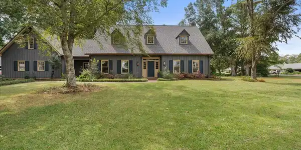 112 Swallow Drive