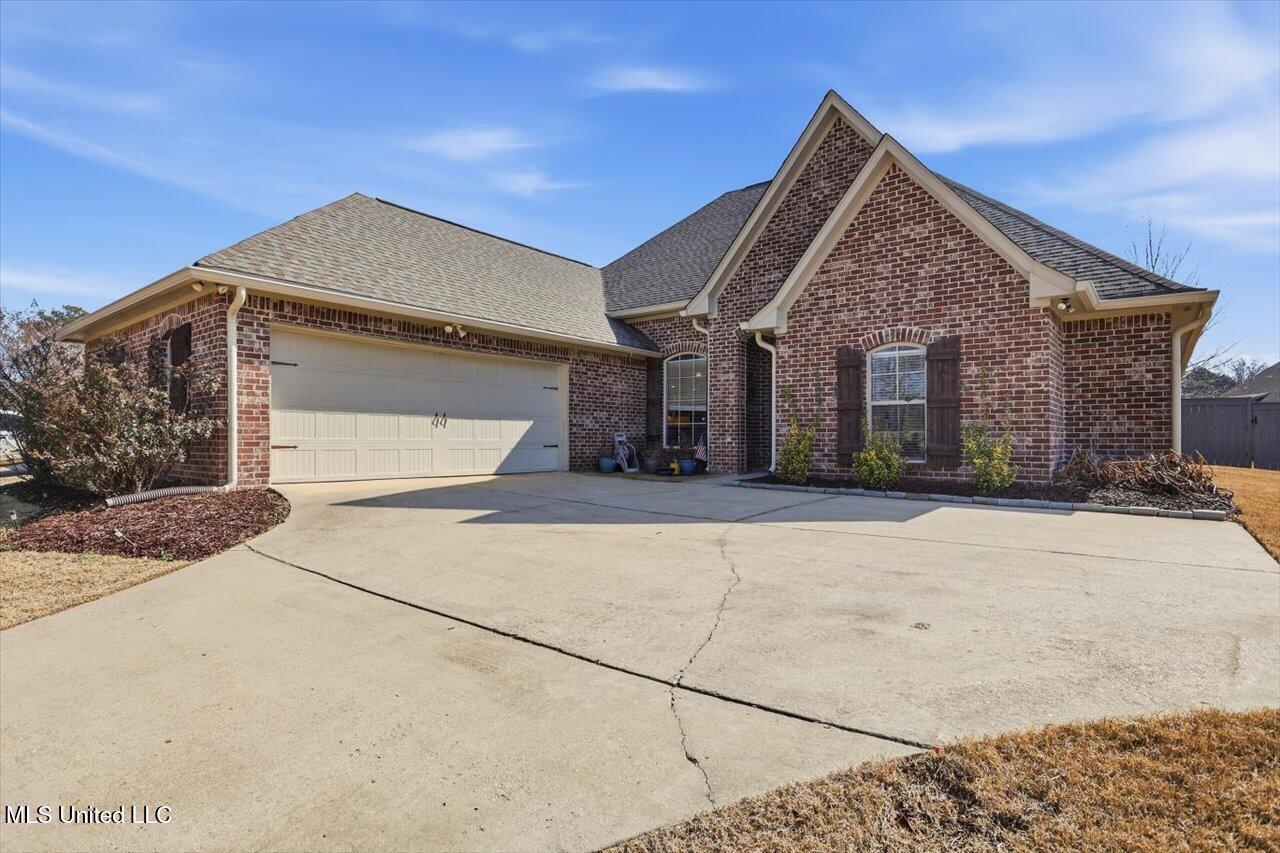 Image 2: 02-119 Camden Crossing _ Home Tours MS