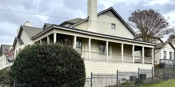 107 Lakepointe Drive