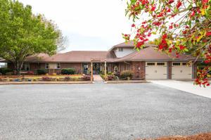 415 Lakenglen Lane