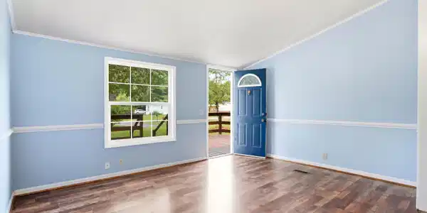 Image 4: Living Room
