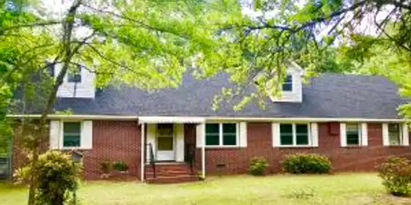 106 Lakeway Drive