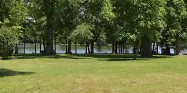 8 Woodlake Drive