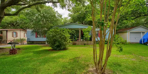 Image 2: 108 Water Way