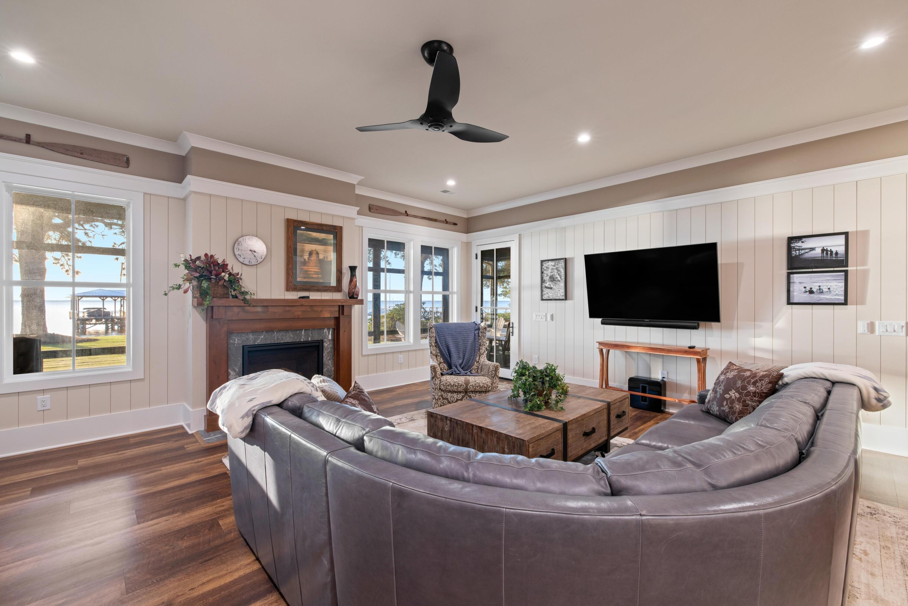 Image 4: Fireplace for those cozy nights