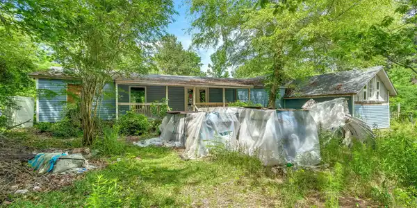1384 Tom Charles Road