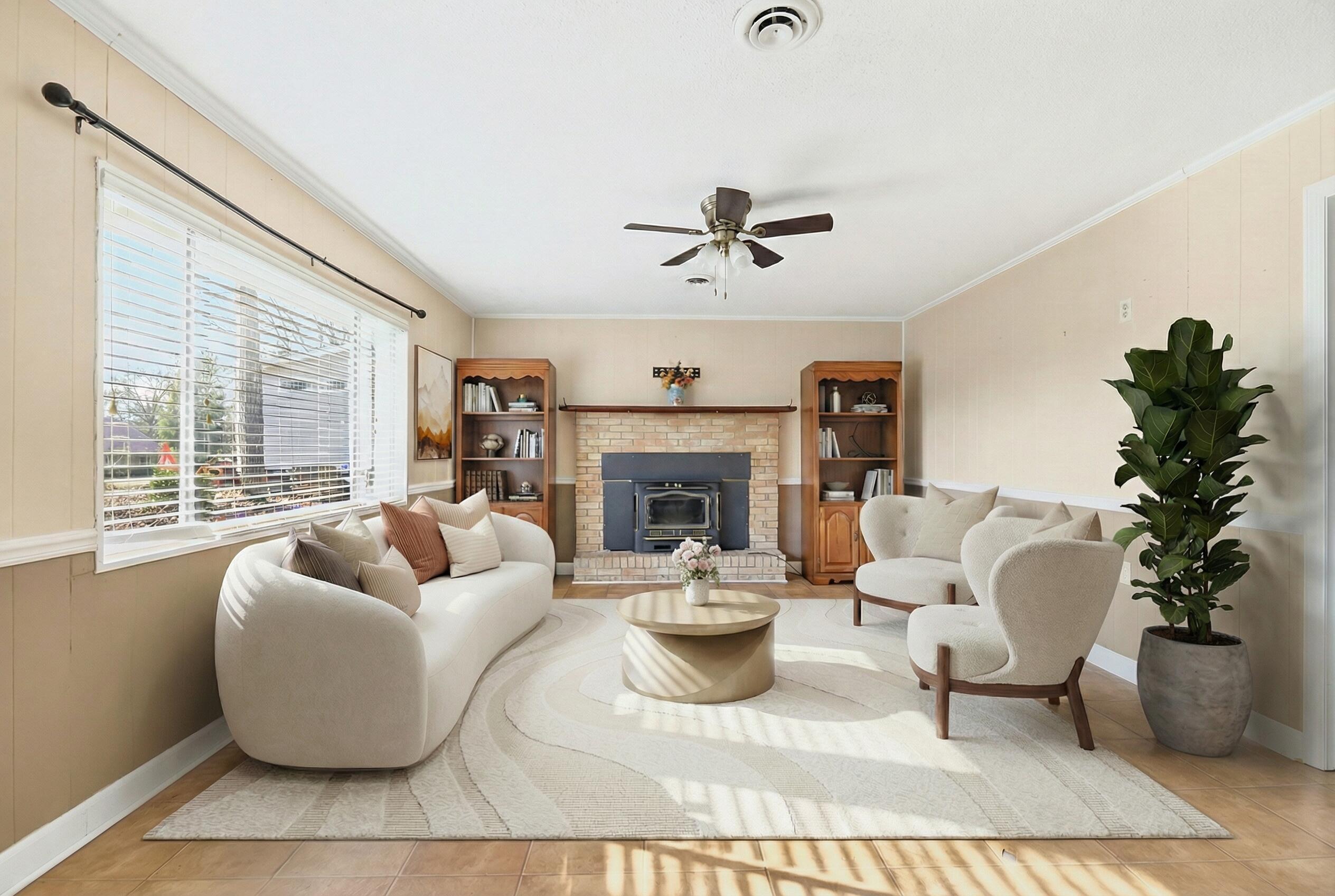 Image 3: Linda - 1416 Litzler Dr Living room