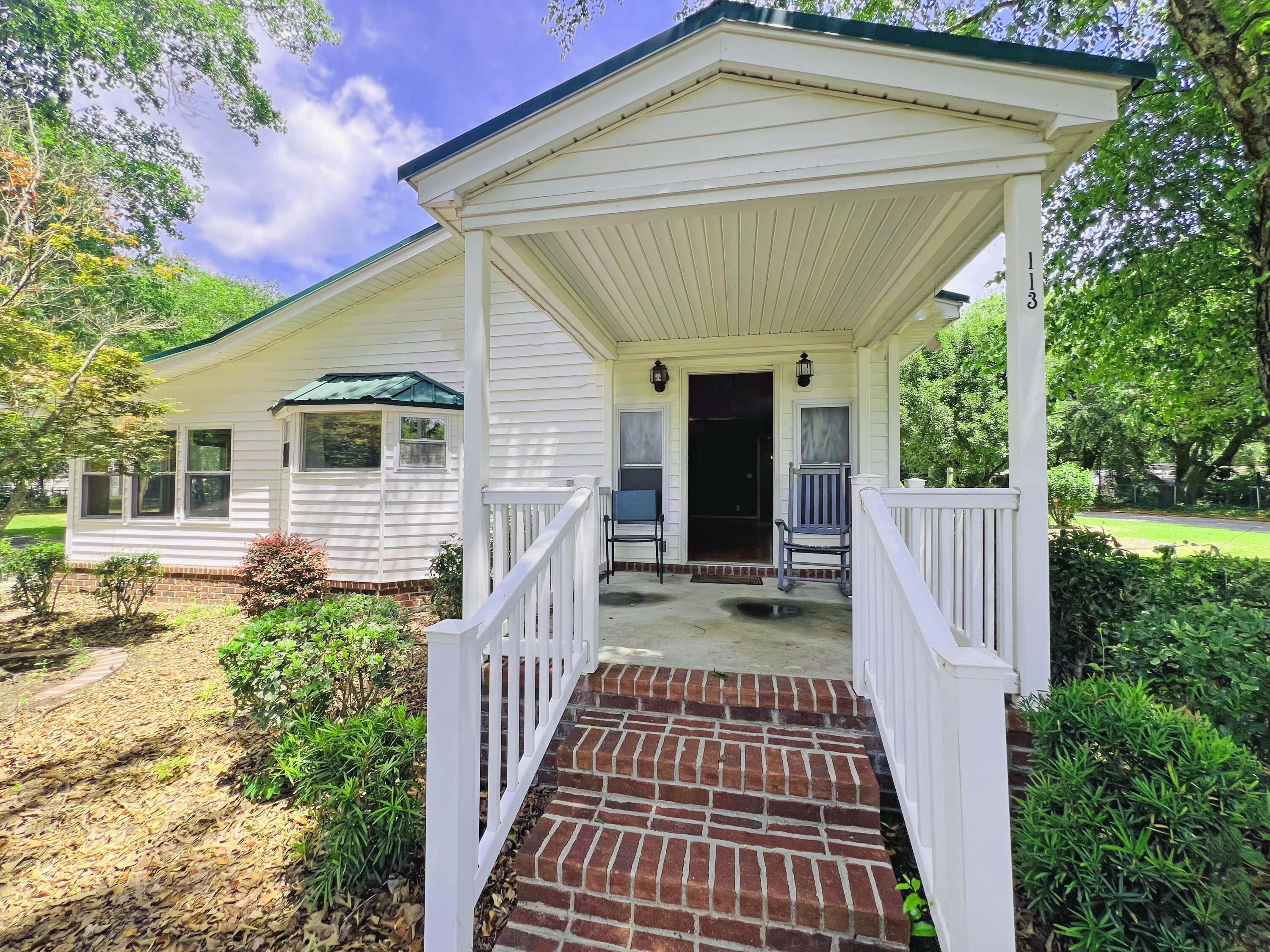 Image 4: Front Porch