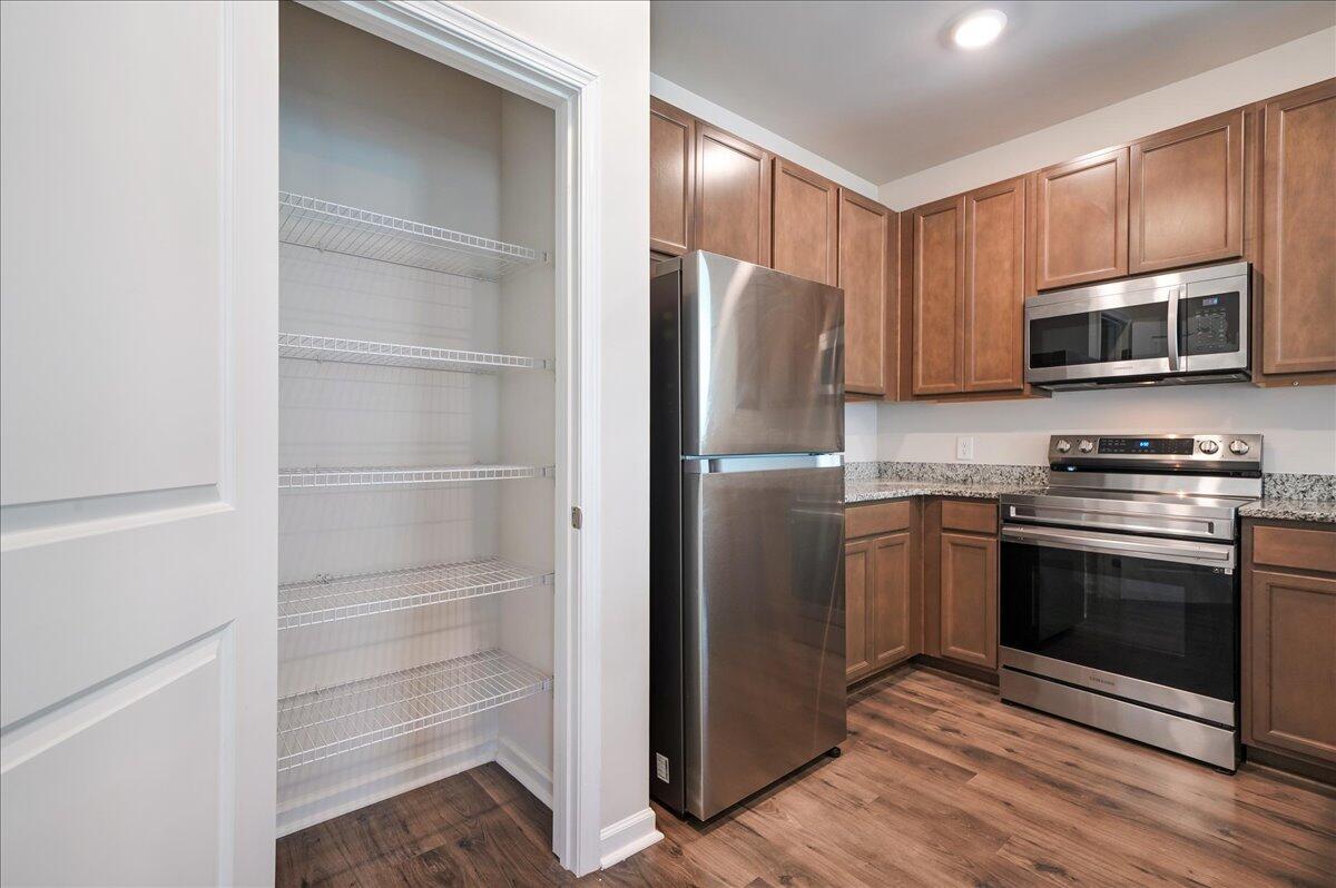 Image 4: Kitchen with pantry
