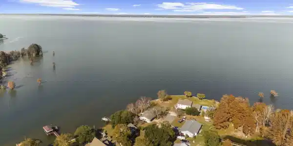 Image 2: 15-web-or-mls-DJI_20251124125928_0710_D