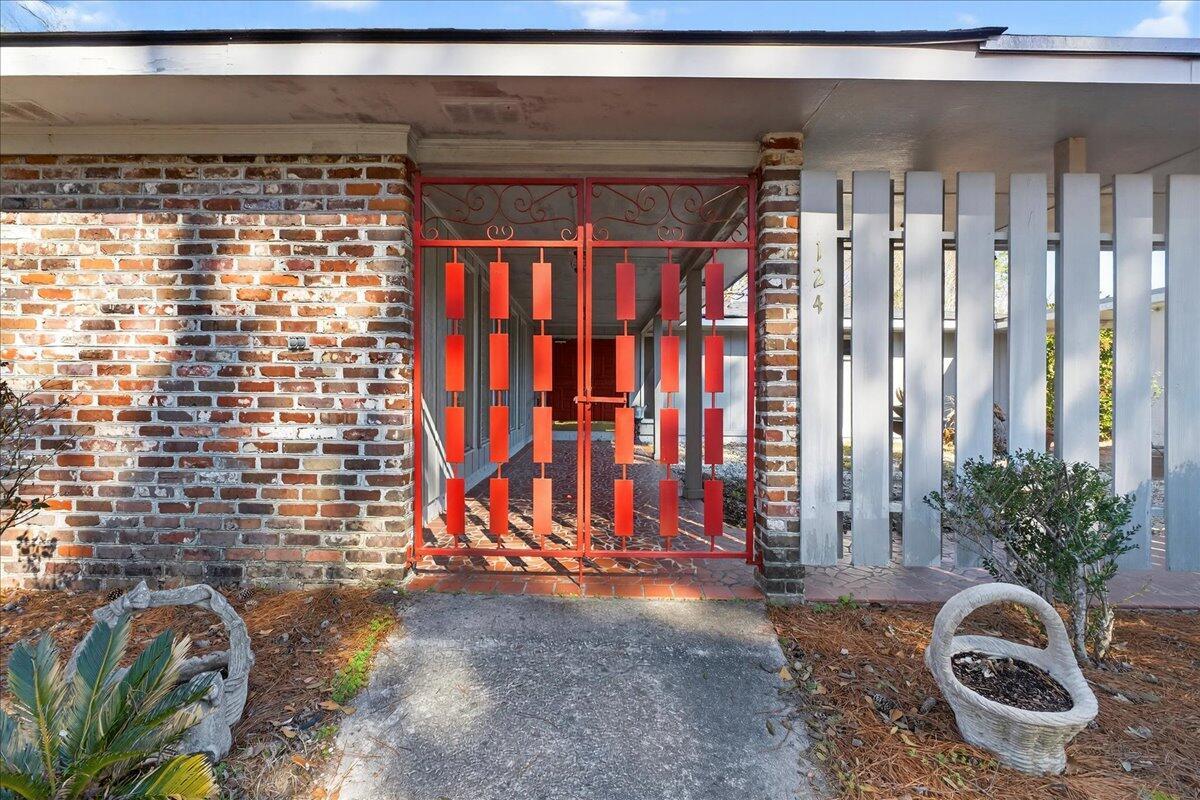 Image 3: Entrance to Court Yard