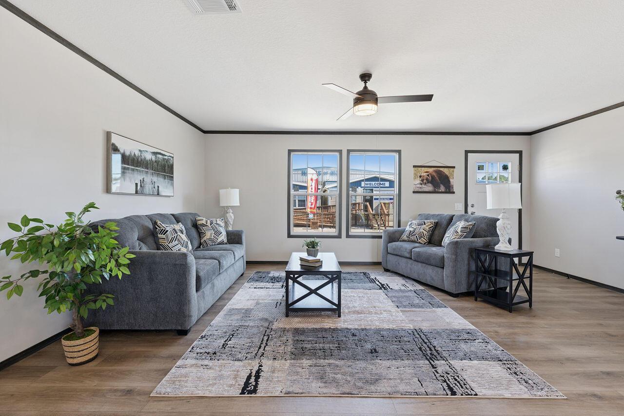 Image 4: 261-lake-manor-3260h32p03-living-room-1