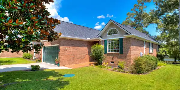 49 North Lake Circle