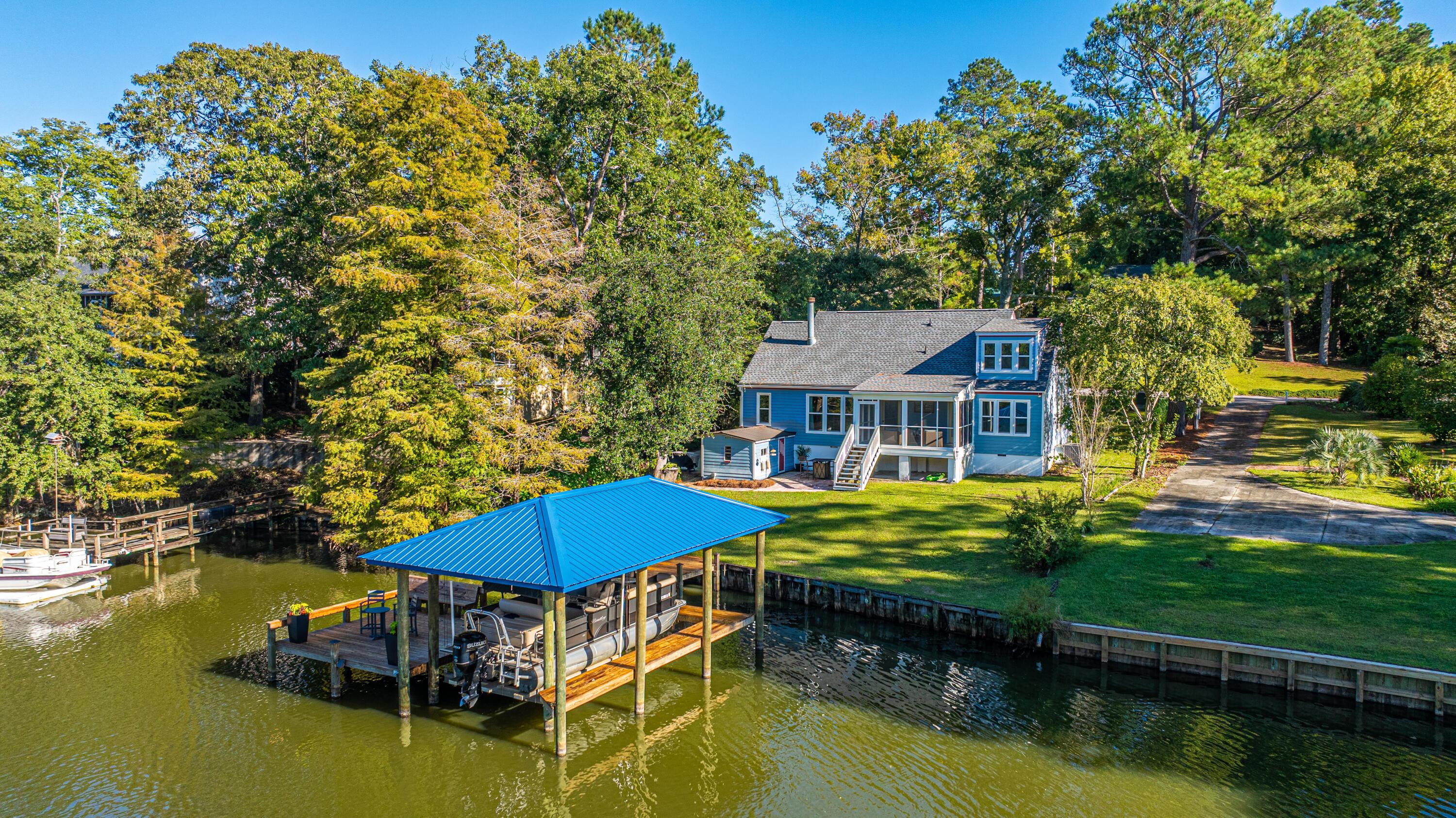 Image 2: Welcome to Lake Life!