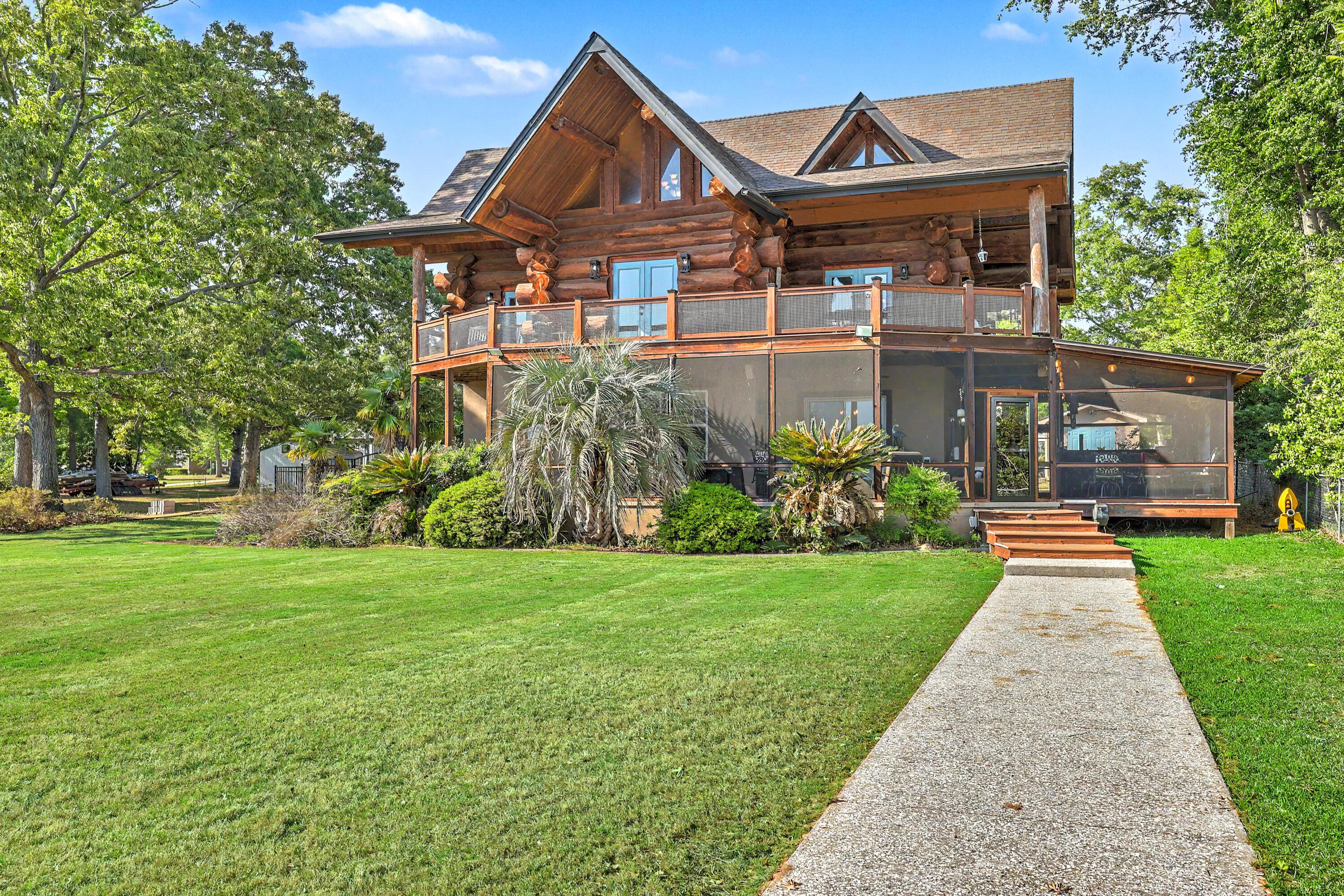 Image 1: Welcome to 1537 Litzler Dr