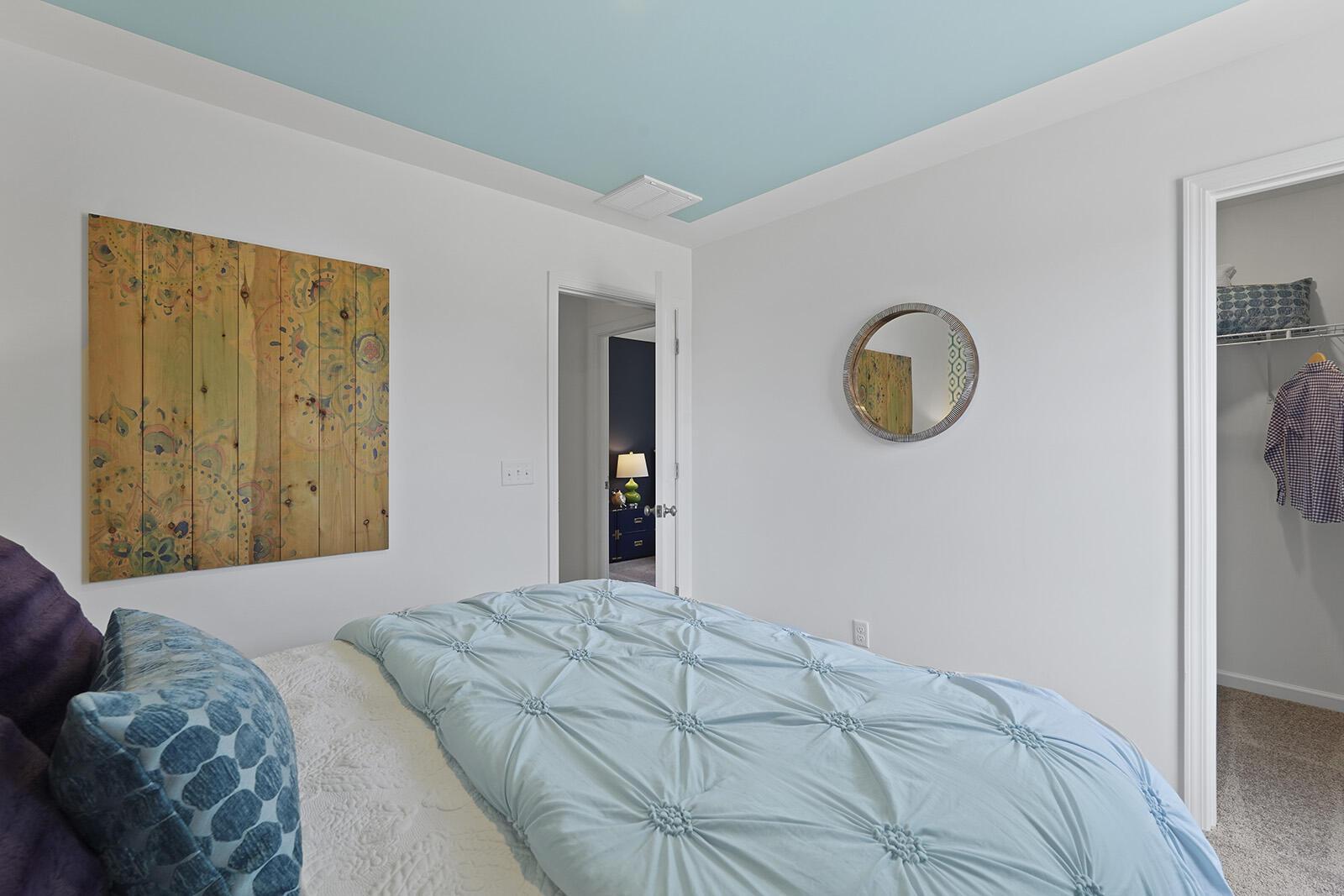 Image 3: bedroom