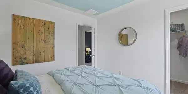 Image 3: bedroom